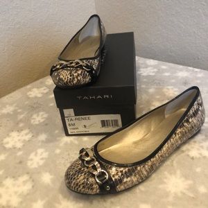 Size 8 Tahari Renee snakeskin flats